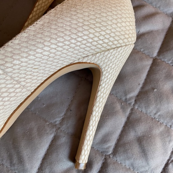 BCBG Creamy White and Gold Parade Platform Pumps!! 👠 - Picture 6 of 15